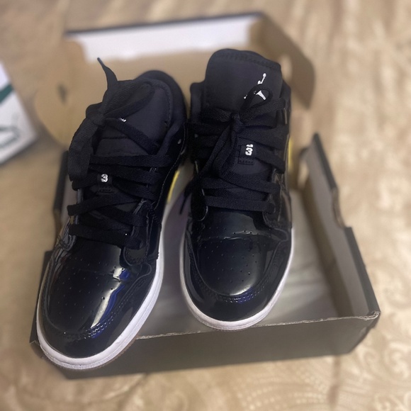 Big Kid Nike Gym Shoe - Picture 3 of 5